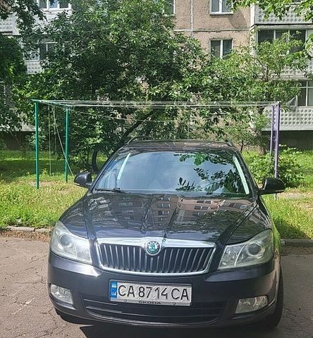Черный Шкода Октавия, объемом двигателя 1.6 л и пробегом 266 тыс. км за 8400 $, фото 1 на Automoto.ua