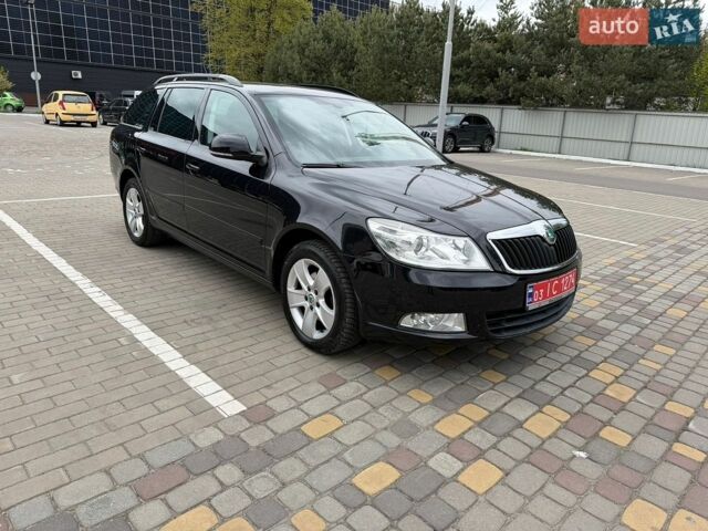 Черный Шкода Октавия, объемом двигателя 1.6 л и пробегом 220 тыс. км за 10800 $, фото 1 на Automoto.ua