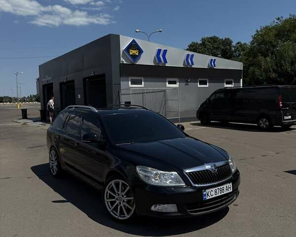 Черный Шкода Октавия, объемом двигателя 2 л и пробегом 330 тыс. км за 9800 $, фото 1 на Automoto.ua