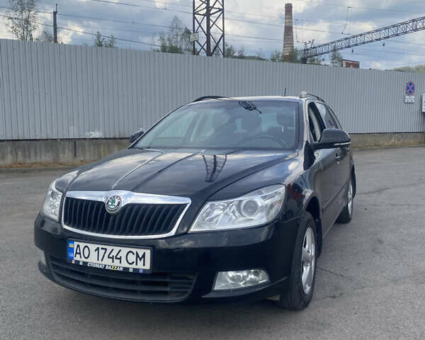 Черный Шкода Октавия, объемом двигателя 1.6 л и пробегом 306 тыс. км за 8500 $, фото 1 на Automoto.ua
