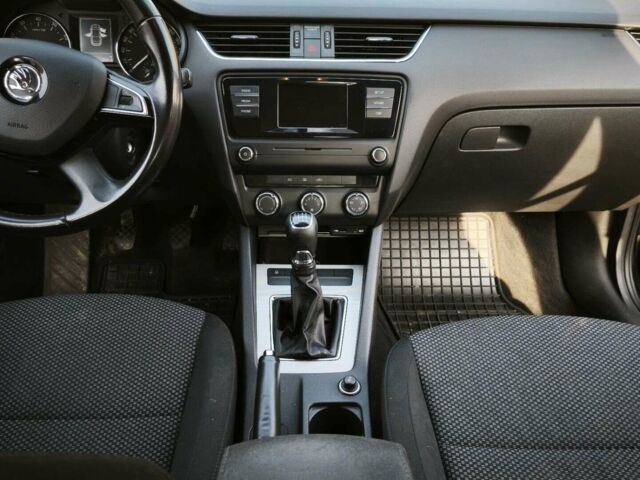 Чорний Шкода Октавія, об'ємом двигуна 1.2 л та пробігом 252 тис. км за 9600 $, фото 1 на Automoto.ua
