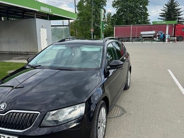 Черный Шкода Октавия, объемом двигателя 1.6 л и пробегом 310 тыс. км за 9500 $, фото 1 на Automoto.ua