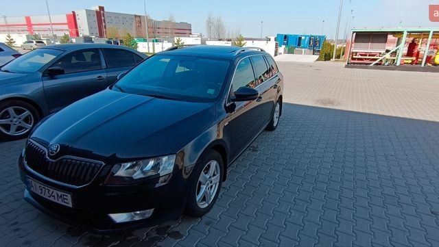 Черный Шкода Октавия, объемом двигателя 1.6 л и пробегом 312 тыс. км за 10999 $, фото 1 на Automoto.ua