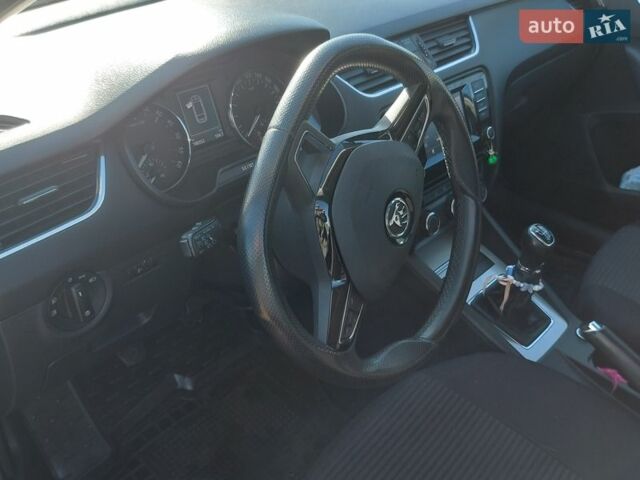 Черный Шкода Октавия, объемом двигателя 1.97 л и пробегом 186 тыс. км за 15000 $, фото 1 на Automoto.ua