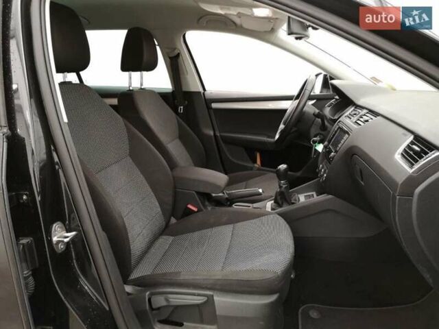 Черный Шкода Октавия, объемом двигателя 1.6 л и пробегом 295 тыс. км за 9500 $, фото 1 на Automoto.ua