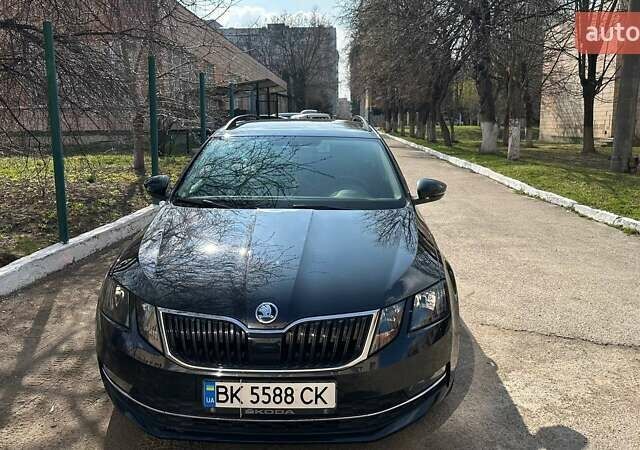 Черный Шкода Октавия, объемом двигателя 1.6 л и пробегом 207 тыс. км за 15300 $, фото 1 на Automoto.ua