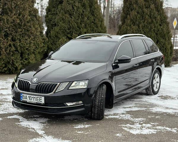 Черный Шкода Октавия, объемом двигателя 1.6 л и пробегом 201 тыс. км за 14600 $, фото 1 на Automoto.ua