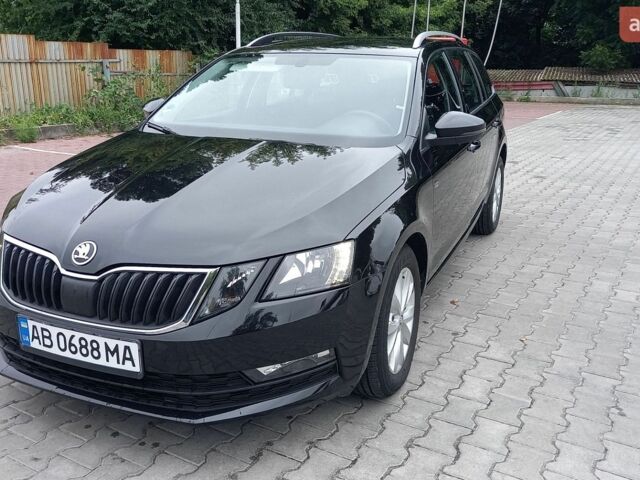 Черный Шкода Октавия, объемом двигателя 1.6 л и пробегом 220 тыс. км за 12500 $, фото 1 на Automoto.ua