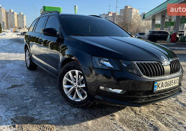 Черный Шкода Октавия, объемом двигателя 1.6 л и пробегом 265 тыс. км за 13300 $, фото 1 на Automoto.ua