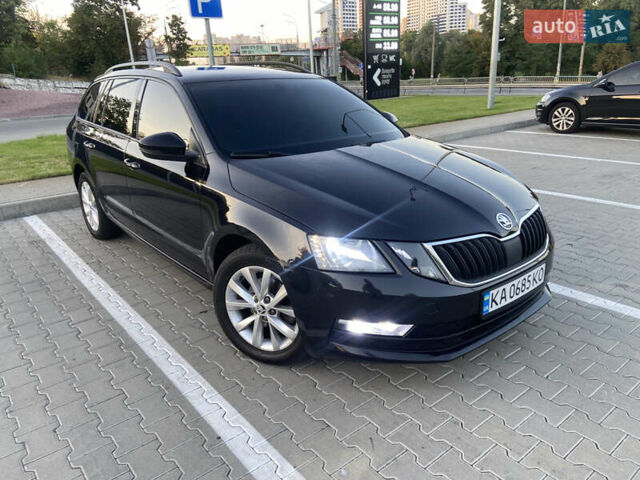 Черный Шкода Октавия, объемом двигателя 1.6 л и пробегом 260 тыс. км за 13500 $, фото 1 на Automoto.ua