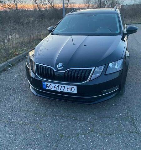 Черный Шкода Октавия, объемом двигателя 1.6 л и пробегом 304 тыс. км за 12500 $, фото 1 на Automoto.ua