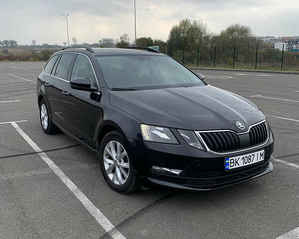 Черный Шкода Октавия, объемом двигателя 1.6 л и пробегом 239 тыс. км за 12200 $, фото 1 на Automoto.ua
