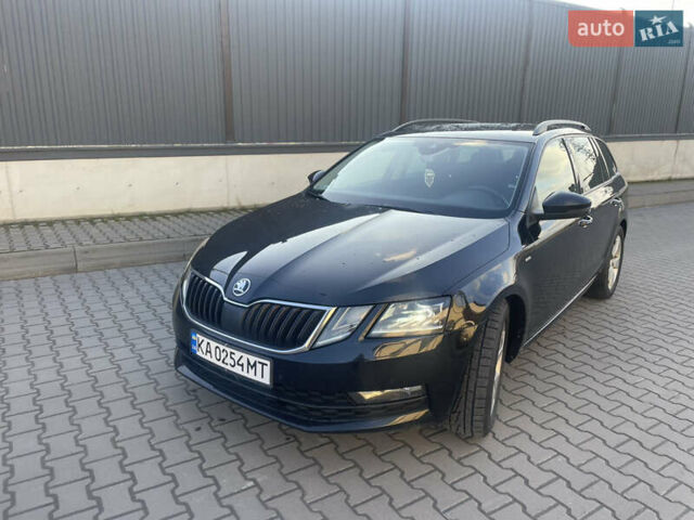 Черный Шкода Октавия, объемом двигателя 1.6 л и пробегом 251 тыс. км за 12400 $, фото 1 на Automoto.ua