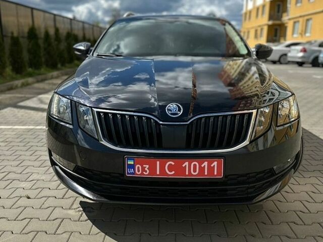 Черный Шкода Октавия, объемом двигателя 1.6 л и пробегом 202 тыс. км за 12500 $, фото 1 на Automoto.ua