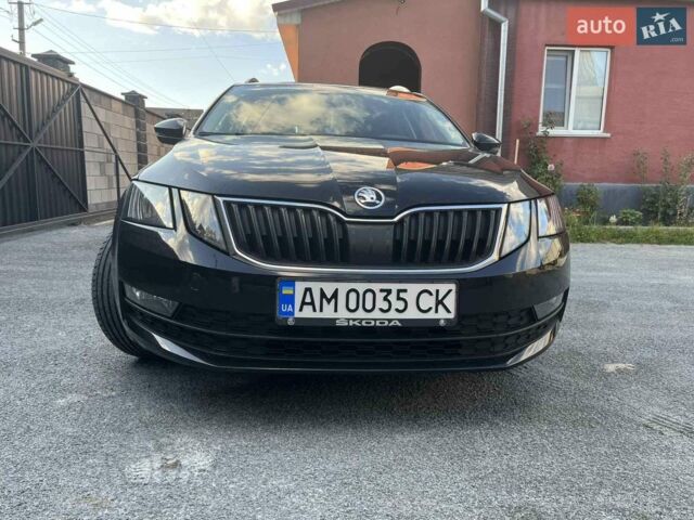 Черный Шкода Октавия, объемом двигателя 1.6 л и пробегом 232 тыс. км за 15999 $, фото 1 на Automoto.ua
