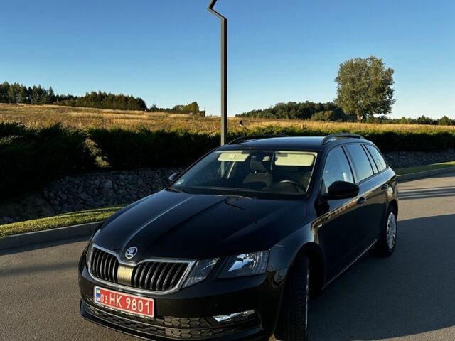 Черный Шкода Октавия, объемом двигателя 1.6 л и пробегом 246 тыс. км за 13000 $, фото 1 на Automoto.ua