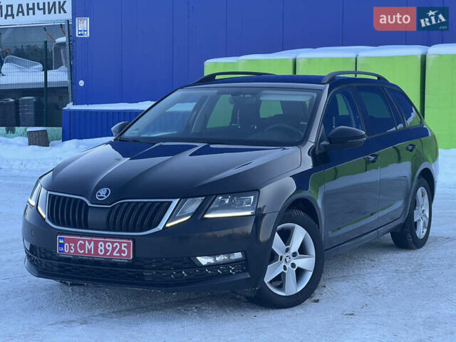 Черный Шкода Октавия, объемом двигателя 1.6 л и пробегом 250 тыс. км за 13999 $, фото 1 на Automoto.ua