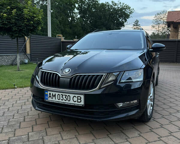 Черный Шкода Октавия, объемом двигателя 2 л и пробегом 320 тыс. км за 13300 $, фото 1 на Automoto.ua