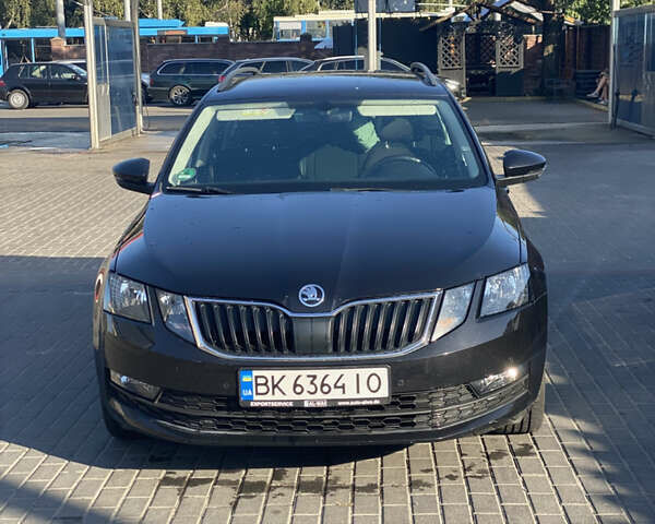 Чорний Шкода Октавія, об'ємом двигуна 1.6 л та пробігом 253 тис. км за 11800 $, фото 1 на Automoto.ua