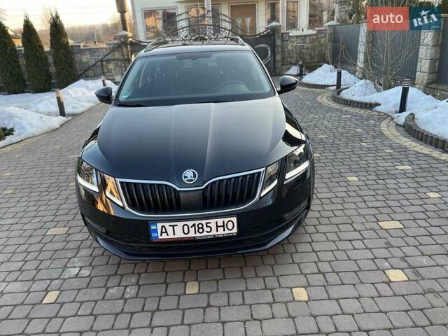Черный Шкода Октавия, объемом двигателя 1.6 л и пробегом 227 тыс. км за 15600 $, фото 1 на Automoto.ua