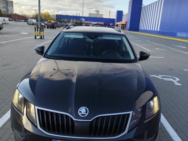 Черный Шкода Октавия, объемом двигателя 2 л и пробегом 155 тыс. км за 15950 $, фото 1 на Automoto.ua