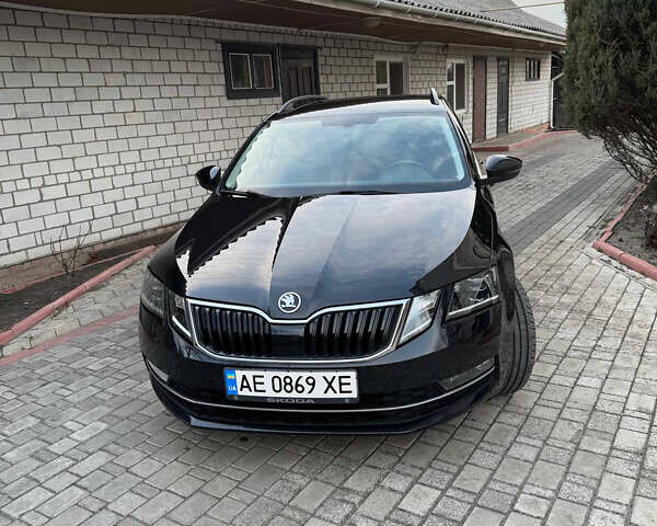 Черный Шкода Октавия, объемом двигателя 2 л и пробегом 267 тыс. км за 17850 $, фото 1 на Automoto.ua