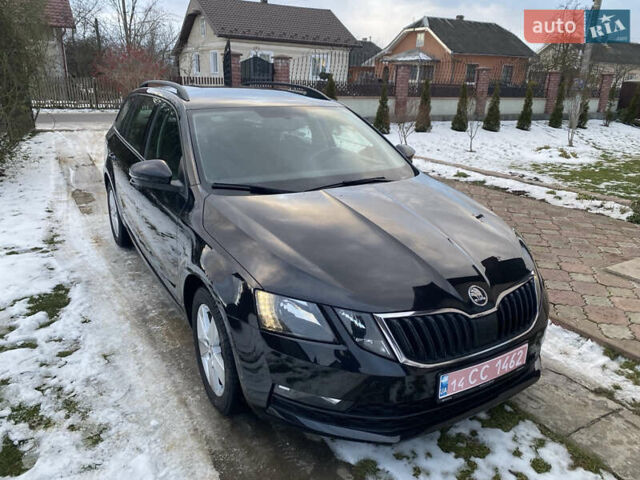 Чорний Шкода Октавія, об'ємом двигуна 1.6 л та пробігом 250 тис. км за 13488 $, фото 1 на Automoto.ua