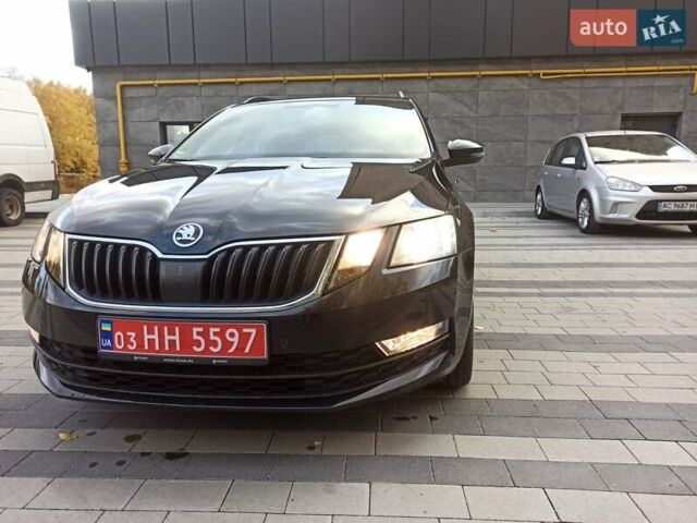 Черный Шкода Октавия, объемом двигателя 2 л и пробегом 220 тыс. км за 16900 $, фото 1 на Automoto.ua
