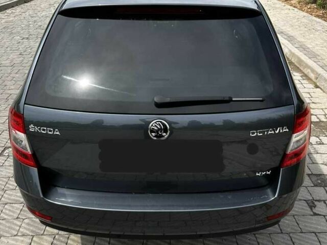 Черный Шкода Октавия, объемом двигателя 2 л и пробегом 235 тыс. км за 17699 $, фото 1 на Automoto.ua