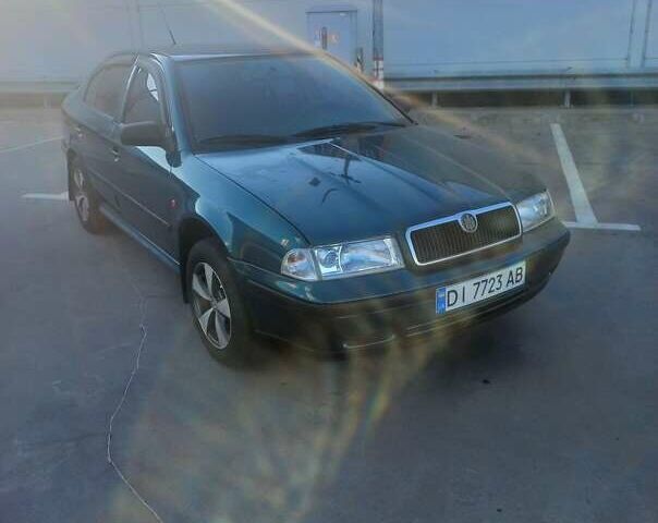 Черный Шкода Октавия, объемом двигателя 1.6 л и пробегом 290 тыс. км за 3999 $, фото 1 на Automoto.ua