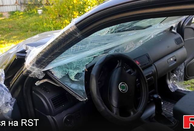 Черный Шкода Октавия, объемом двигателя 1.6 л и пробегом 240 тыс. км за 1000 $, фото 1 на Automoto.ua