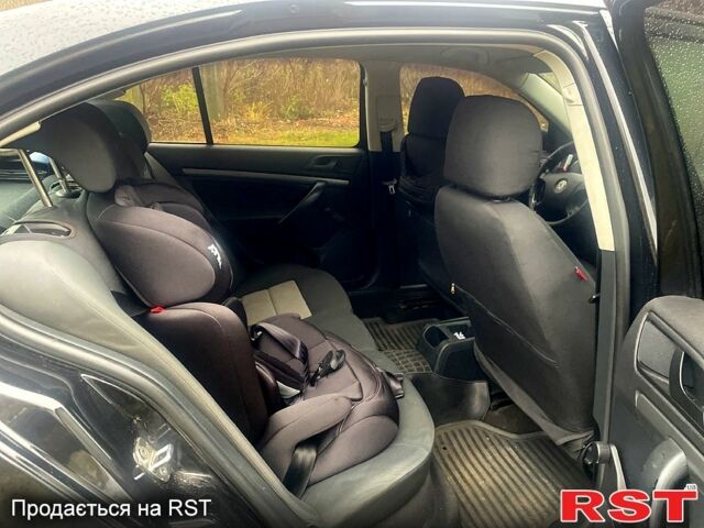 Черный Шкода Октавия, объемом двигателя 1.6 л и пробегом 385 тыс. км за 5800 $, фото 1 на Automoto.ua