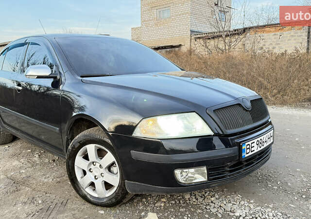 Черный Шкода Октавия, объемом двигателя 1.6 л и пробегом 287 тыс. км за 5600 $, фото 1 на Automoto.ua