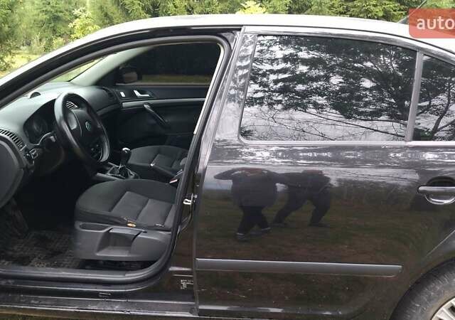 Черный Шкода Октавия, объемом двигателя 2 л и пробегом 283 тыс. км за 5500 $, фото 1 на Automoto.ua