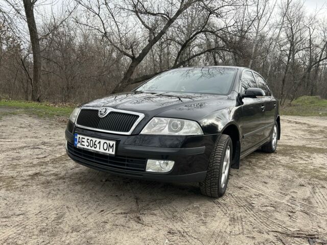 Черный Шкода Октавия, объемом двигателя 1.6 л и пробегом 253 тыс. км за 5800 $, фото 1 на Automoto.ua
