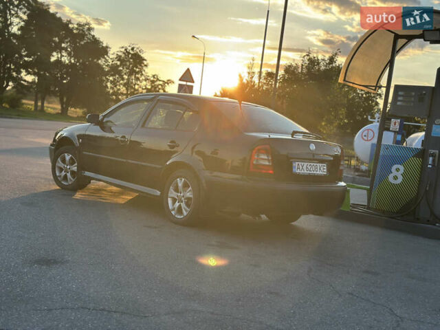Черный Шкода Октавия, объемом двигателя 1.6 л и пробегом 374 тыс. км за 5200 $, фото 1 на Automoto.ua
