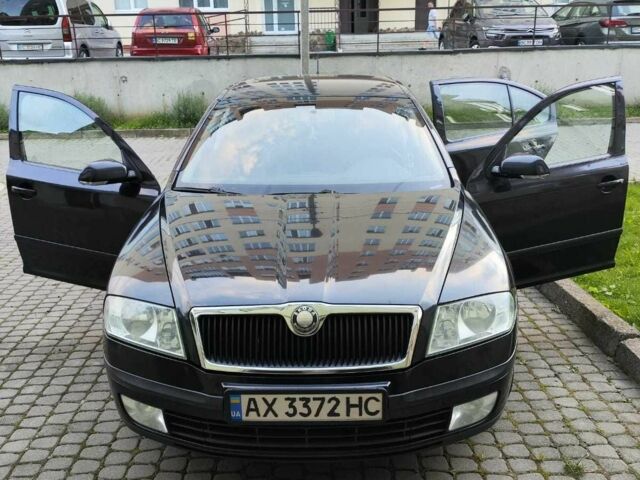 Черный Шкода Октавия, объемом двигателя 1.6 л и пробегом 237 тыс. км за 5500 $, фото 1 на Automoto.ua