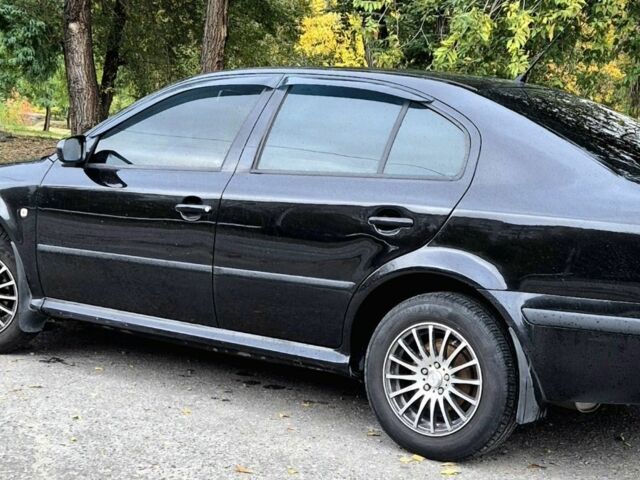 Черный Шкода Октавия, объемом двигателя 1.6 л и пробегом 310 тыс. км за 5350 $, фото 1 на Automoto.ua