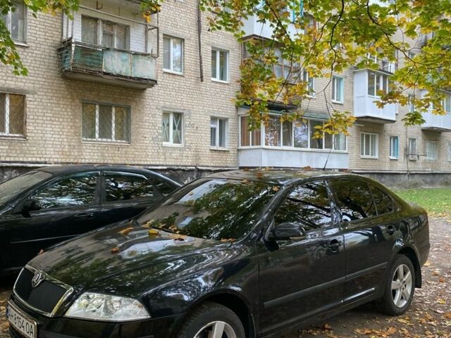 Черный Шкода Октавия, объемом двигателя 1.6 л и пробегом 245 тыс. км за 4900 $, фото 1 на Automoto.ua