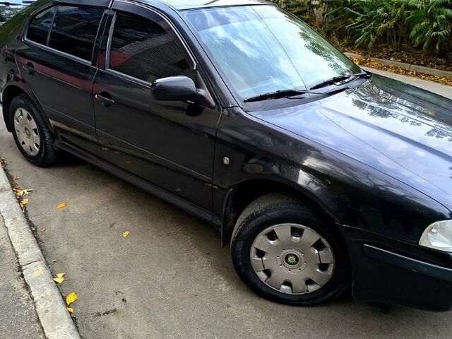 Черный Шкода Октавия, объемом двигателя 1.6 л и пробегом 172 тыс. км за 5999 $, фото 1 на Automoto.ua