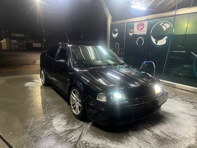 Черный Шкода Октавия, объемом двигателя 1.8 л и пробегом 280 тыс. км за 2600 $, фото 1 на Automoto.ua