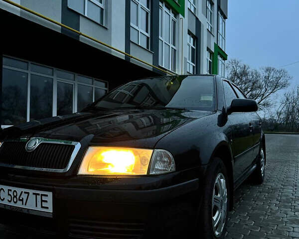 Черный Шкода Октавия, объемом двигателя 1.6 л и пробегом 245 тыс. км за 5400 $, фото 1 на Automoto.ua