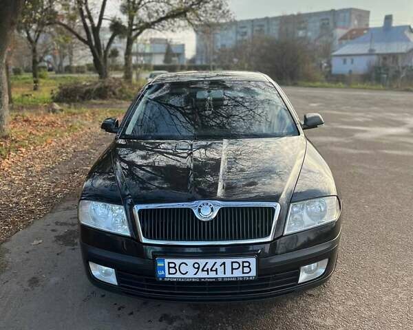 Черный Шкода Октавия, объемом двигателя 1.6 л и пробегом 210 тыс. км за 5900 $, фото 1 на Automoto.ua