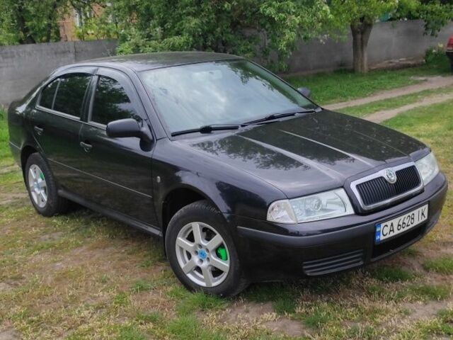 Черный Шкода Октавия, объемом двигателя 1.6 л и пробегом 200 тыс. км за 4000 $, фото 1 на Automoto.ua