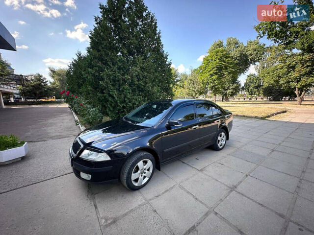 Черный Шкода Октавия, объемом двигателя 2 л и пробегом 172 тыс. км за 6700 $, фото 1 на Automoto.ua