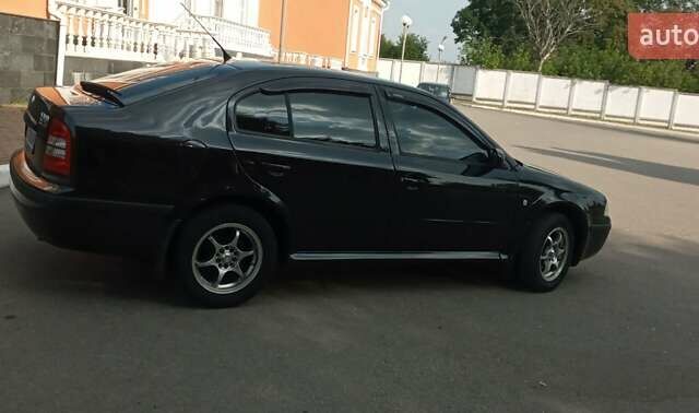 Черный Шкода Октавия, объемом двигателя 1.6 л и пробегом 250 тыс. км за 5500 $, фото 1 на Automoto.ua