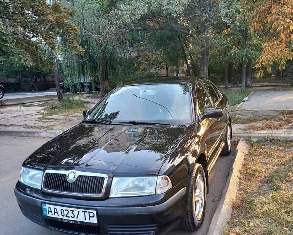 Черный Шкода Октавия, объемом двигателя 1.6 л и пробегом 243 тыс. км за 6000 $, фото 1 на Automoto.ua