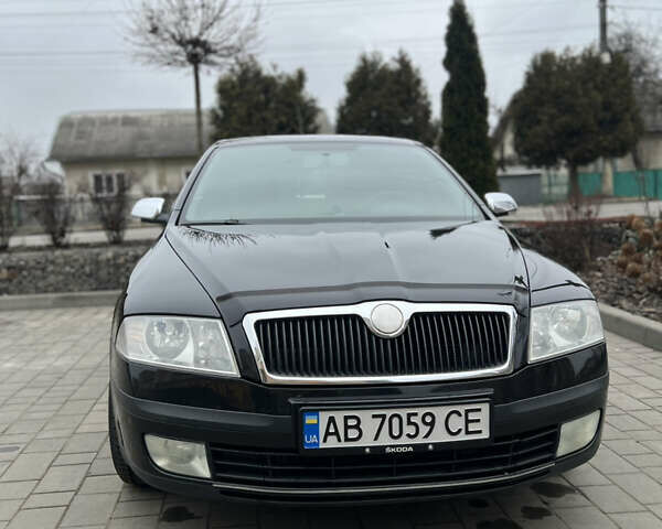 Черный Шкода Октавия, объемом двигателя 1.6 л и пробегом 301 тыс. км за 5600 $, фото 1 на Automoto.ua