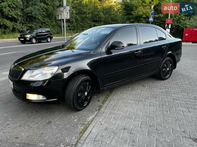 Черный Шкода Октавия, объемом двигателя 1.8 л и пробегом 180 тыс. км за 7200 $, фото 1 на Automoto.ua