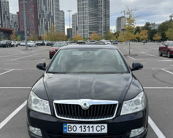 Черный Шкода Октавия, объемом двигателя 1.8 л и пробегом 287 тыс. км за 8700 $, фото 1 на Automoto.ua